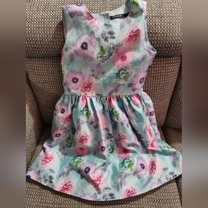 Blue/turquoise flowers size 8